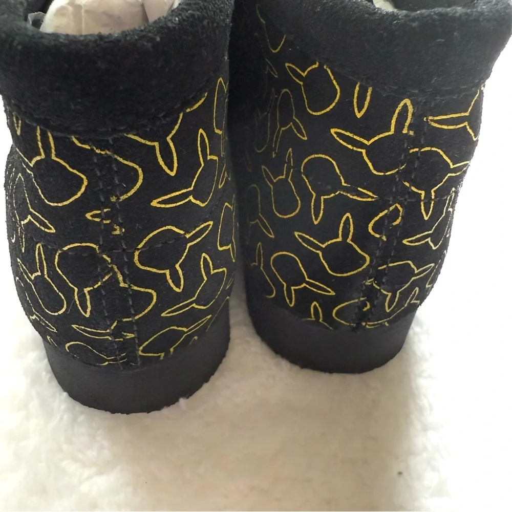 Clarks Kids Wallabee Go O Black Suede Pokemon Print Pikachu Shoes Boys Size 12W